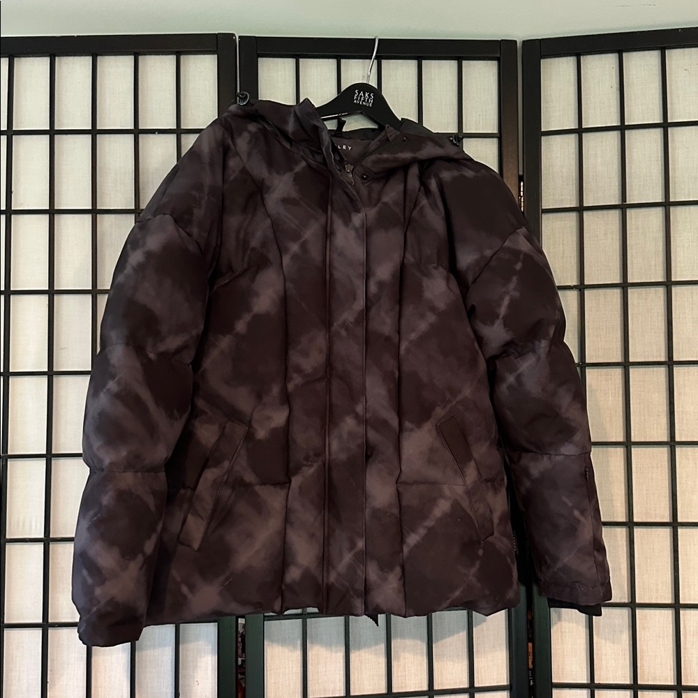 Varley Black/Gray Ski Jacket EUC RECCO Cinched Waist/Wrists Large Zip Pockets